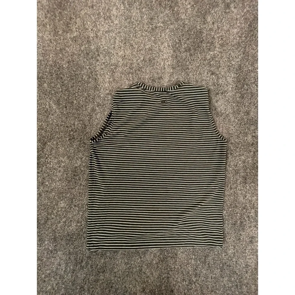 Lululemon Top Womens White Black‎ Striped Sleeveless Activewear No size tag L?